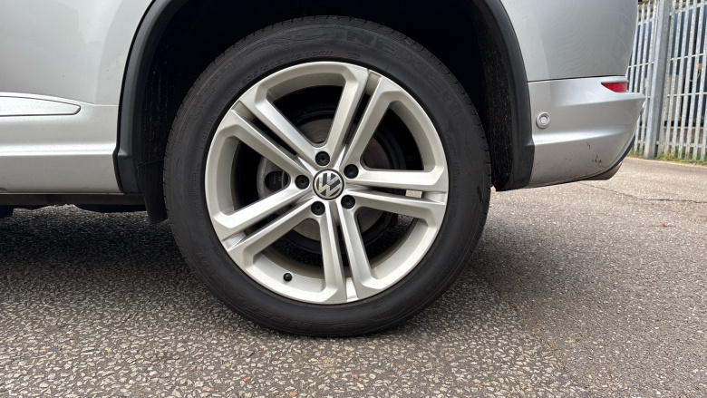 Volkswagen Tiguan 2.0 TDi BlueMotion Tech R-Line 5dr 150 DSG [NAV] Diesel Estate